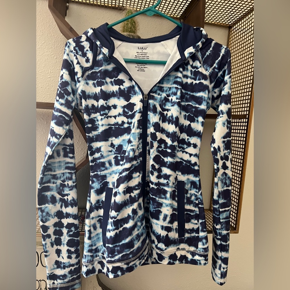 LuLu zip jacket size s